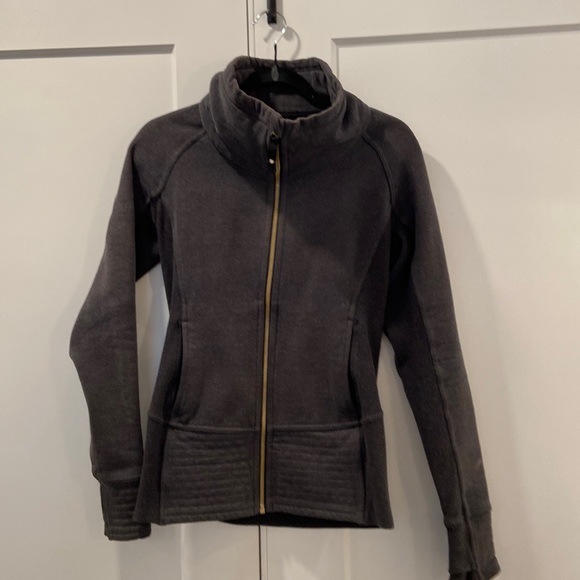 lululemon athletica Jackets & Blazers - Lululemon women’s size 6 zip up sweatshirt, no hood